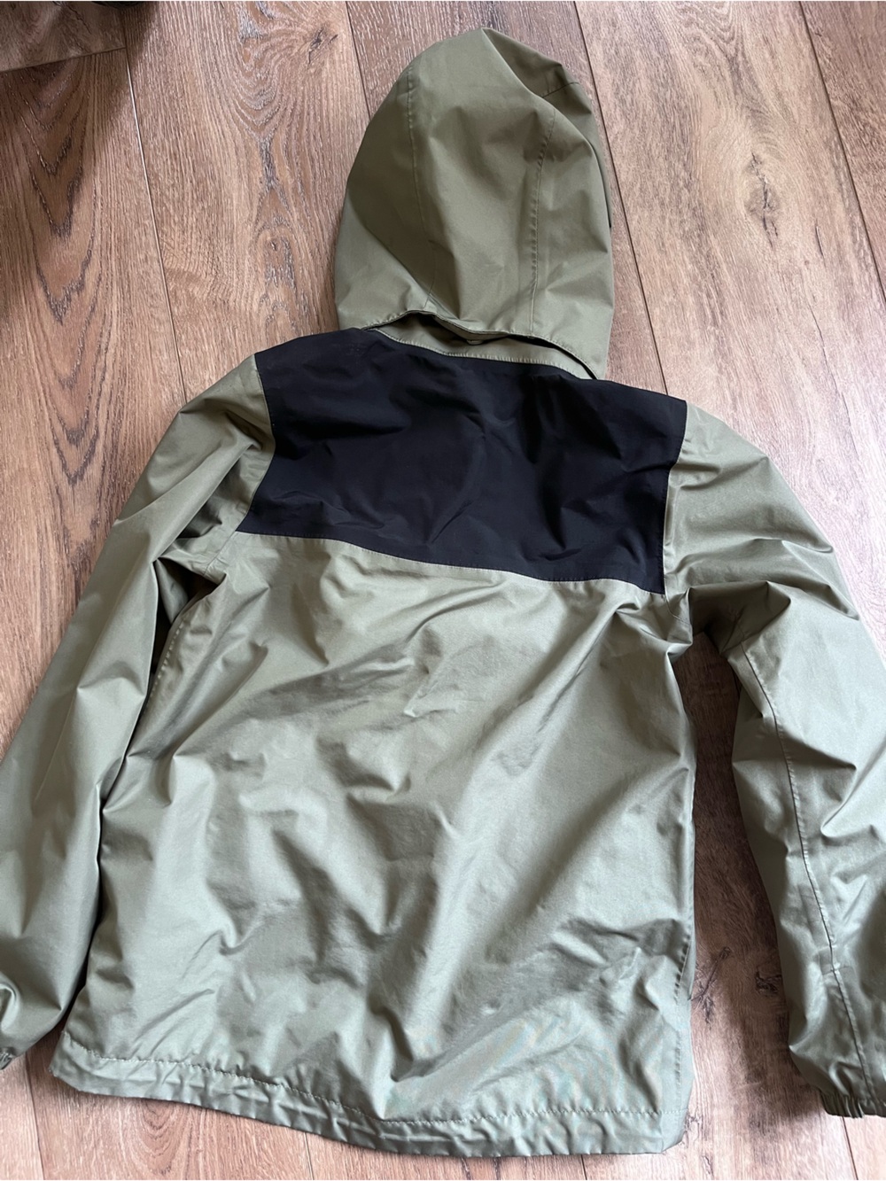 Boys Helly Hansen Vancouver rain jacket size 10 - Picture 2 of 3